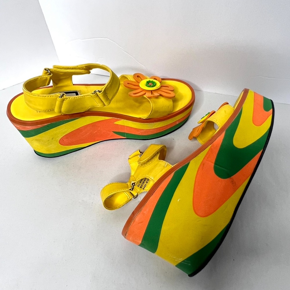 Vintage Platform Sandals Super Funky Psychedelic Wedge Zodiac Size 9 Bright Fun